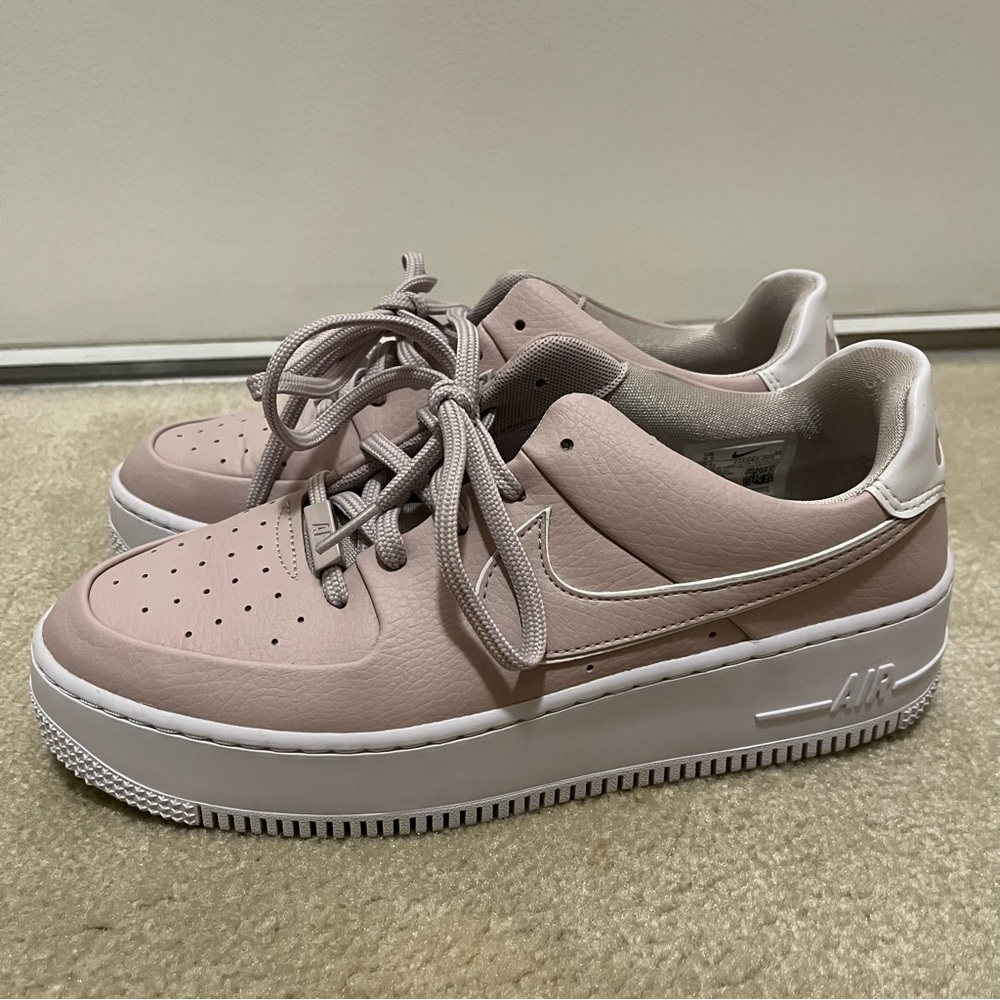 Nike Air Force 1 Sage Low in Platinum Violet